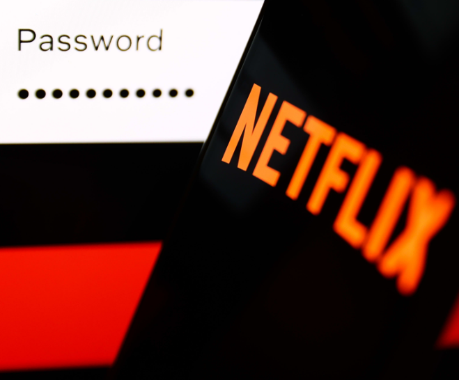 Netflix: La stretta sulla condivisione password scatena la protesta degli utenti